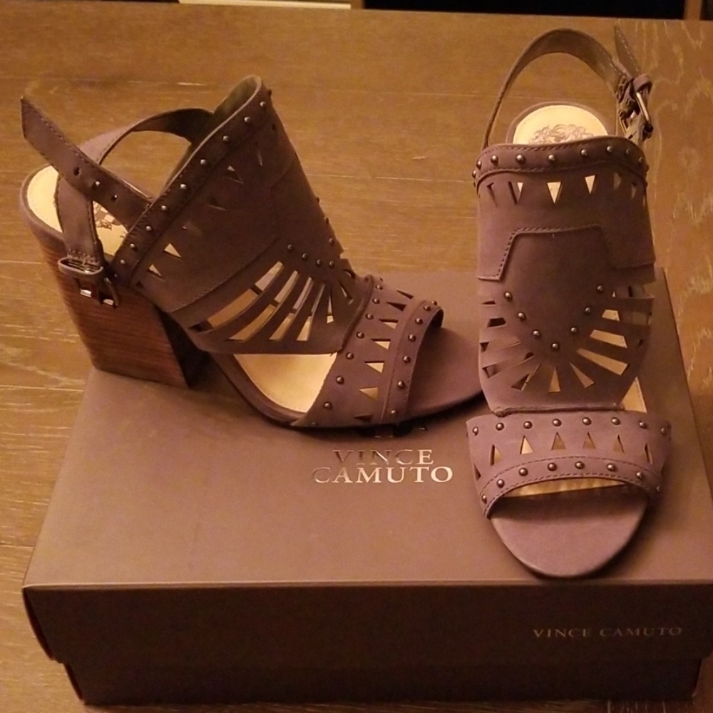 NEW Vince Camuto Grey Cutout Heel Size 9